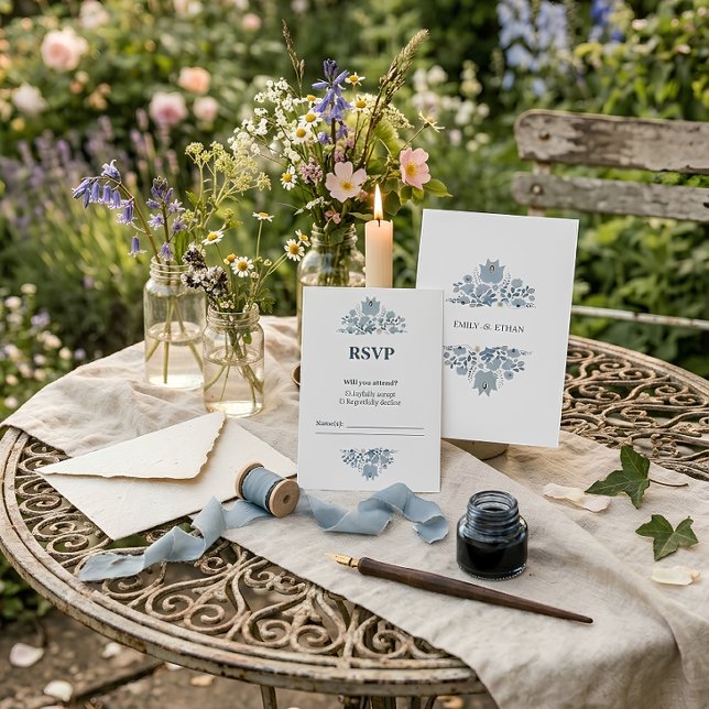 Réponse au mariage floral folklorique bleu poussié (Elegant dusty blue wedding suite with RSVP and invitation for romantic rustic garden weddings)