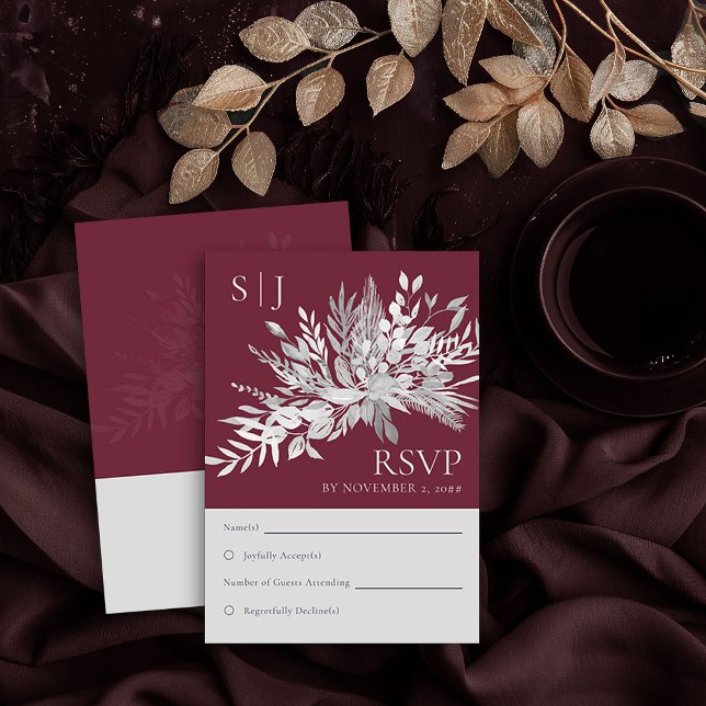 Réponse de mariage à monogramme de feuillage botan (RSVP Card in Burgundy and Grey from the Foliage Duet Collection by Darling & May)