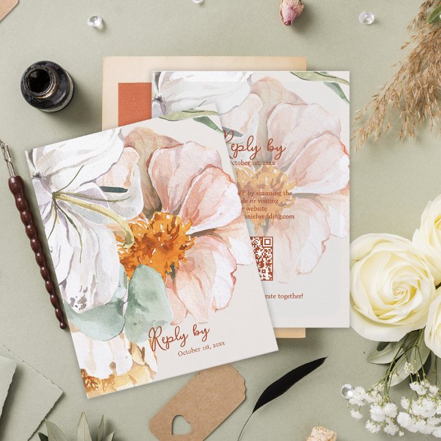 Réponse de mariage floral avec code QR Blush Peach (Floral Wedding Reply by with QR Code Blush Peach RSVP Card)