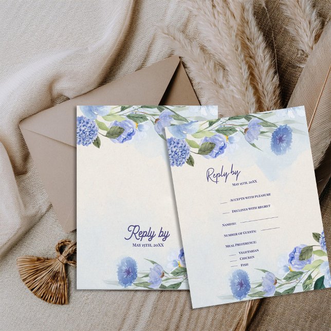 Réponse de mariage florale à l'aquarelle bleu pous (Dusty Blue Watercolor Floral RSVP Card | Elegant Botanical Wedding Response Card)