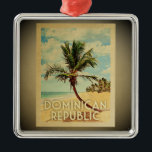 République Dominicaine Ornement Vintage voyage<br><div class="desc">Un ornement de style vintage cool dominicain avec un palmier sur une plage de sable bleu ciel et océan.</div>