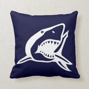 requin blanc sur coussin bleu marine