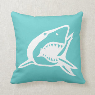 requin blanc sur le coussin bleu turquoise