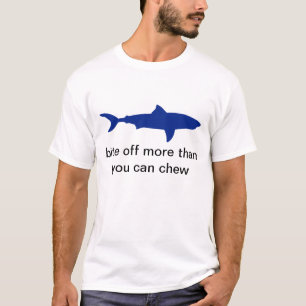 Requin indiquant le T-shirt