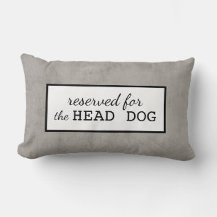 réservé pour le gris et le blanc de coussin de