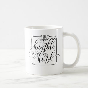 Restez toujours tasse humble et aimable de yoga