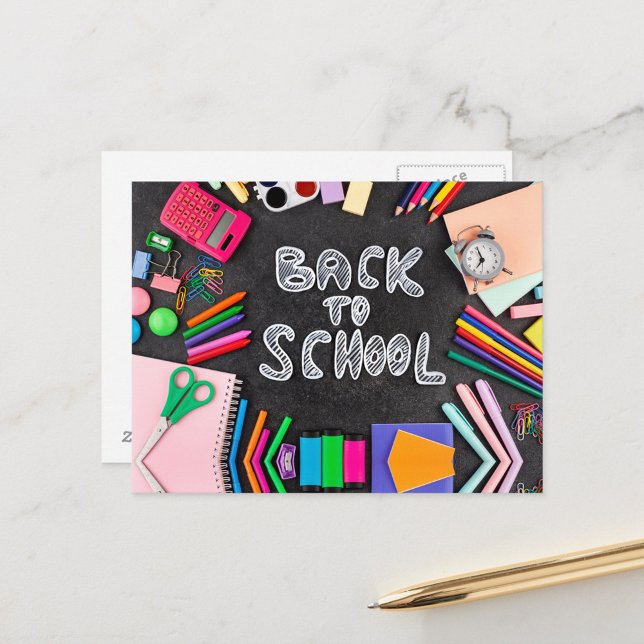 Retour À La Carte Postale De L'École (A colorful arrangement of school supplies surrounding a chalkboard background.  
 )