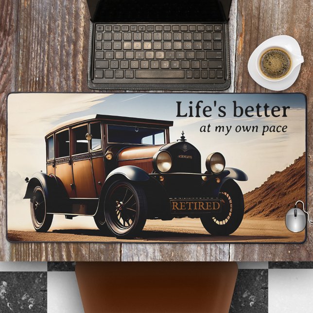 Retraite vintage classique (Desk mat featuring a classic vintage car design with a retirement theme)