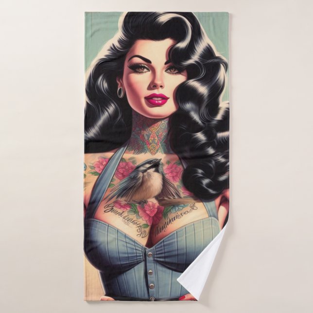 Retro Beauté tatoué vers le haut (Serviette de bain)