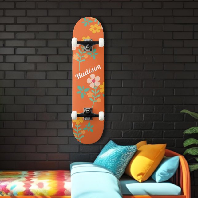 Retro Orange Daisy Bouquet Pattern Skateboard (Créateur téléchargé)