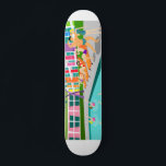 Retro Palm Springs Hotel Skateboard<br><div class="desc">Ce skateboard de l'hôtel Retro Palm Springs est aussi fabuleux qu'il est kitschy. Sa façade d'arc-en-ciel garni est éclipsée par les montagnes vertes de citron vert et les palmiers spectaculairement iconiques. Il y a une fête au bord de la piscine avec des beautés de baignade et des hommes de muscle...</div>