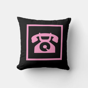 rétro téléphone rose sur coussin noir