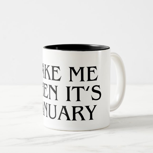 Réveille-moi quand c'est janvier Mug cadeau drôle (Devant droit)
