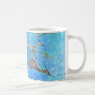 Rêver sur la tasse bleu vert de marées