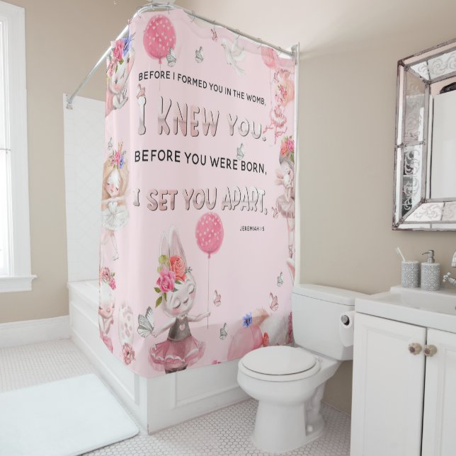Rideau de douche à motif de verset biblique (En situation)