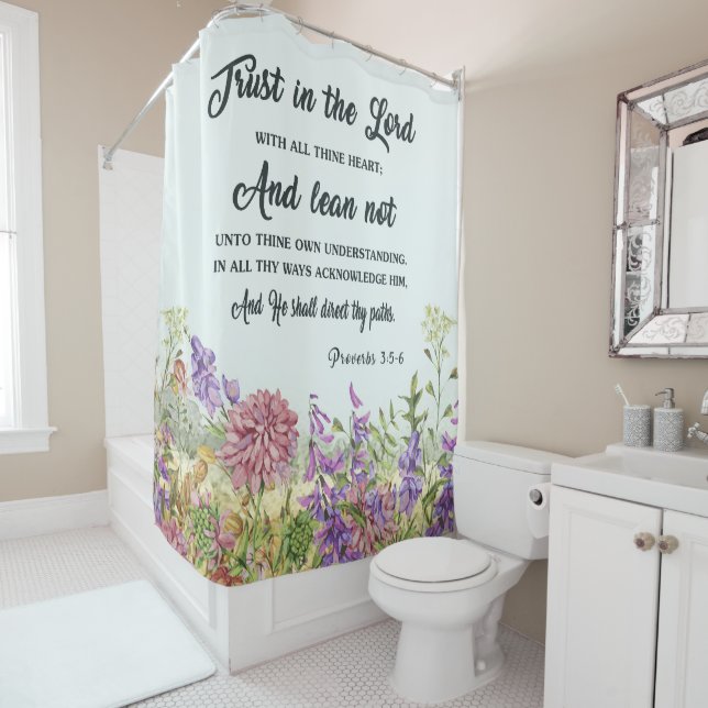 Rideau de douche avec verset biblique et fleurs (En situation)