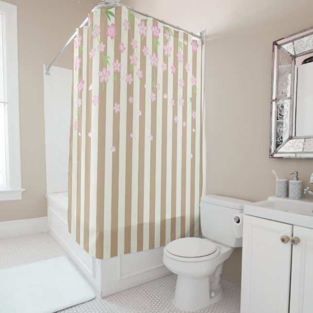 Rideau de douche beige rayé fleurs roses  (En situation)