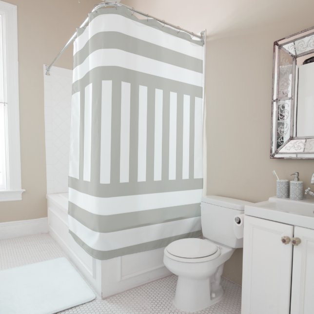 Rideau de douche gris et blanc rayé (En situation)