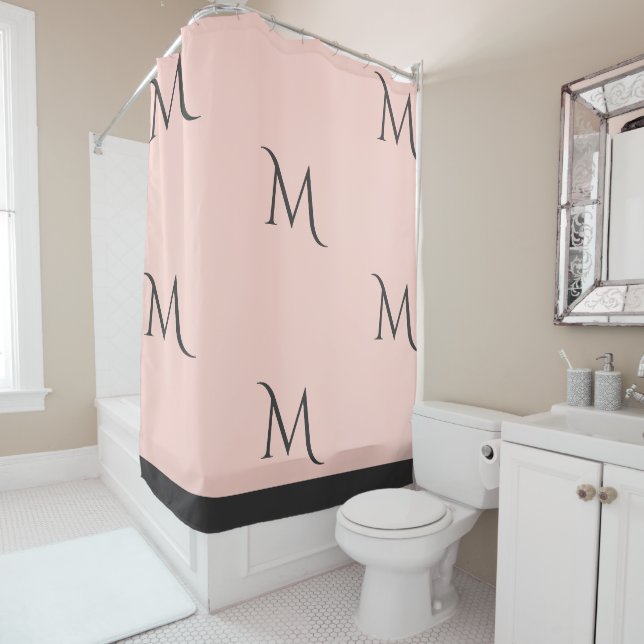 Rideau de douche monogrammé rose et gris (En situation)