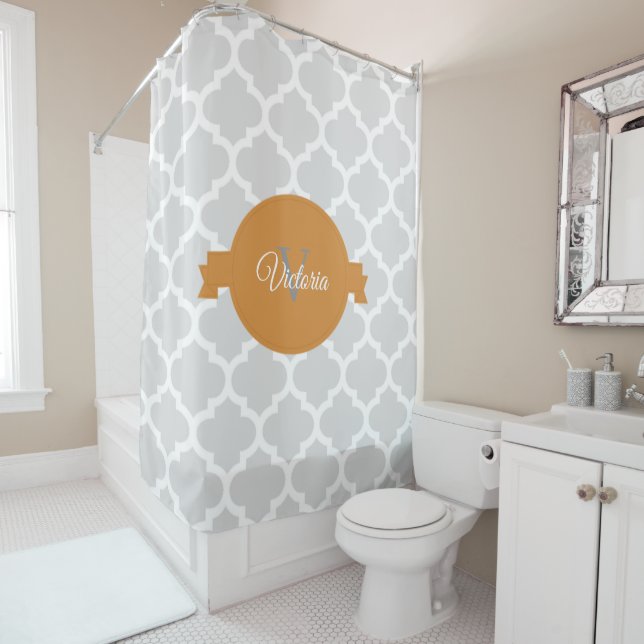 Rideau de douche personnalisé Orange Quatrefoil (En situation)