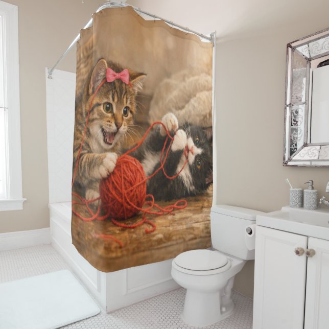 Rideau de douche pictural de chatons jouant avec d (En situation)