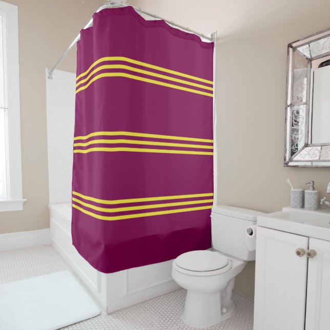 Rideau de douche rouge et jaune (En situation)