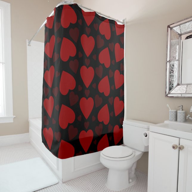 Rideaux De Douche Beau coeur rouge motif sur noir (En situation)