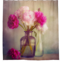 Bouquet de pivoines vintages dans les vases de ver