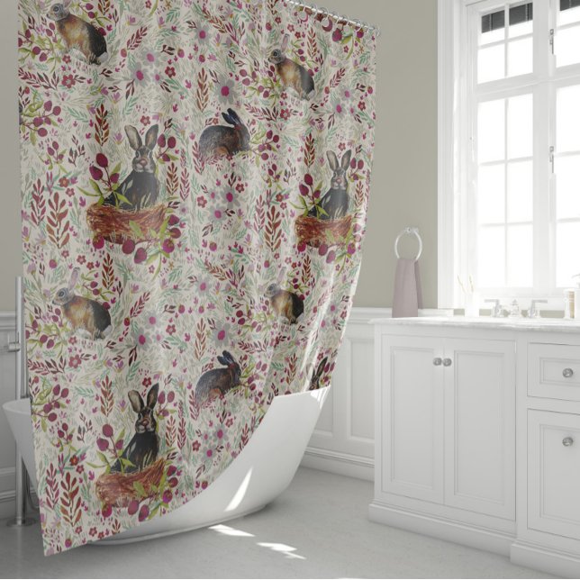 Rideaux De Douche Bunnies Berries Paniers Meadows d'été (Bunnies Berries Baskets Summer Meadows Shower Curtain by Jenn Steffen for Studio Posies.)