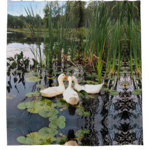 Rideaux De Douche Canards blancs, caleçons, cattails, lac