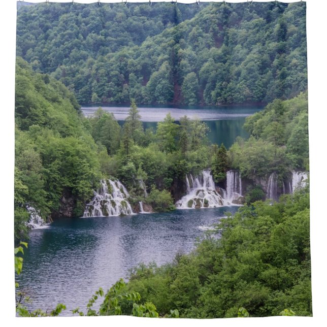 Rideaux De Douche Cascade cascade avec forêt verte en Croatie (Devant)