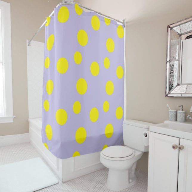 Rideaux De Douche Cercles jaunes sur motif pourpre (En situation)
