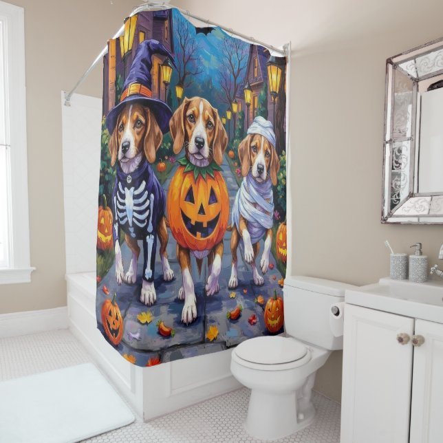 Rideaux De Douche Chiens Beagle faisant Trick-or-Treating dans un co (En situation)