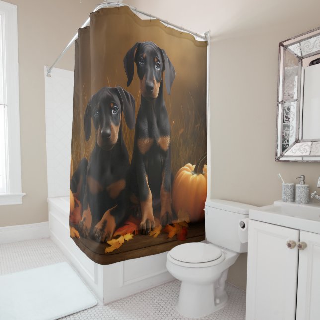 Rideaux De Douche Chiot Doberman Délice d'Automne Citrouille  (En situation)