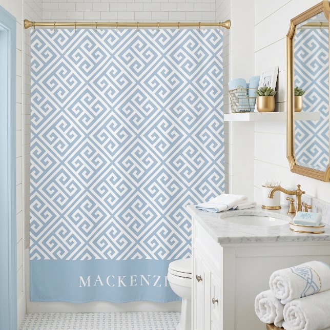 Rideaux De Douche Clé grecque bleu ciel et blanc Monogramme de nom (Créateur téléchargé)