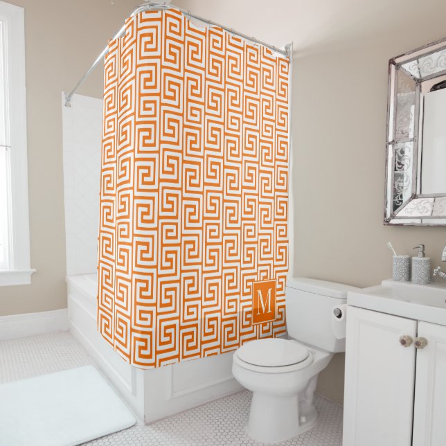 Rideaux De Douche Clé grecque preppy Monogramme – Orange & Blanc (En situation)