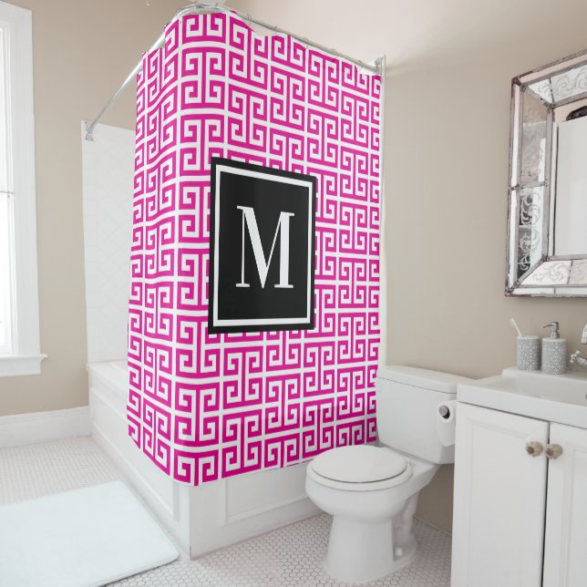 Rideaux De Douche Clé grecque rose chaud monogramme noir et blanc (En situation)