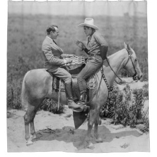Rideaux De Douche Cowboy and businessman playing checkers on horseba