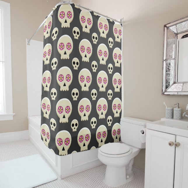 Rideaux De Douche Creepy Cute Kawaii Goth Skull with Flowers (En situation)