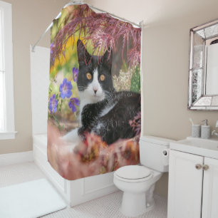 Rideaux De Douche Cute chat noir blanc reposant sous un érablière