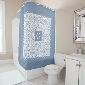 Rideaux De Douche Damas bleu poussiéreux, bordures de pétoncles et m
