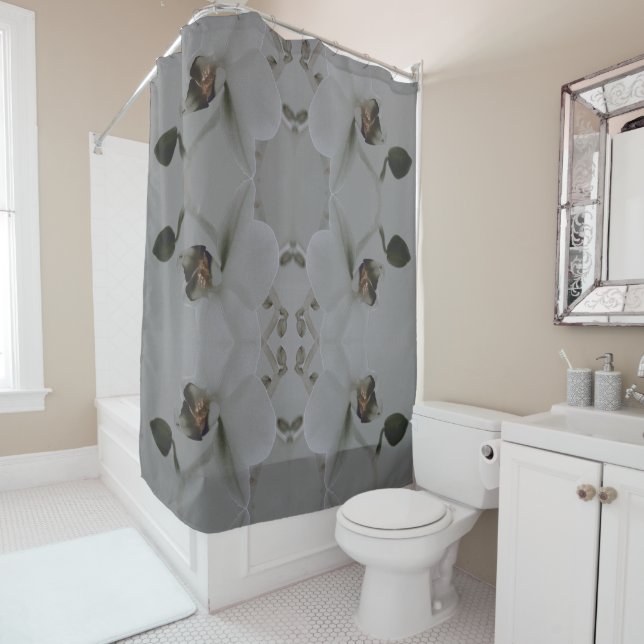 Rideaux De Douche Fleur artistique dans les tons gris (En situation)