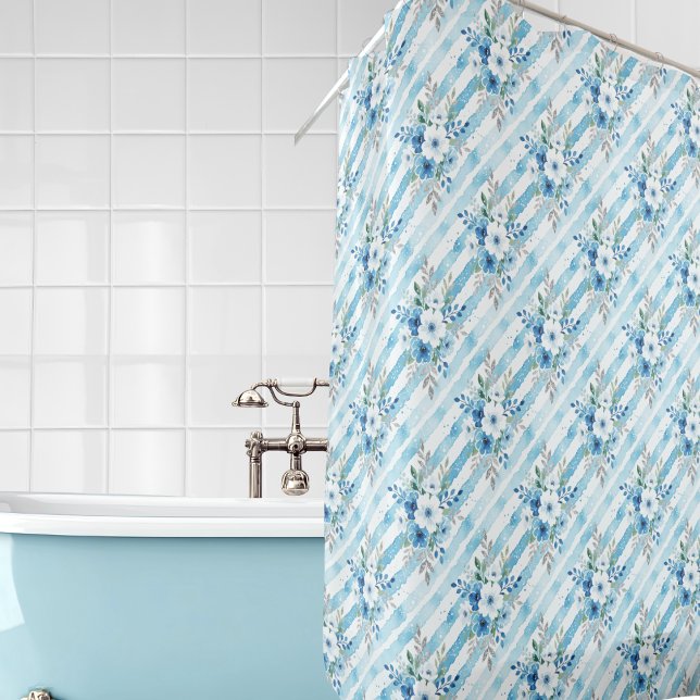 Rideaux De Douche Fleur bleu blanc aquarelle rayure diagonale (A shower curtain with blue and white floral and stripe pattern in a coastal watercolor style)