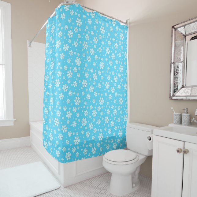 Rideaux De Douche Flocons blancs sur motif d'hiver bleu clair (En situation)