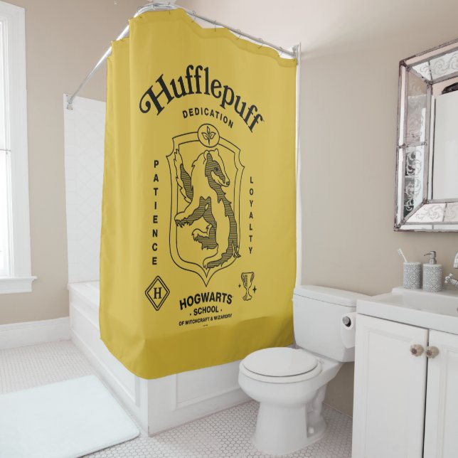 Rideaux De Douche HUFFLEPUFF™ Dedication Patience Loyalty Crest (En situation)