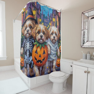 Rideaux De Douche Malti Tzu demandant des friandises dans des costum
