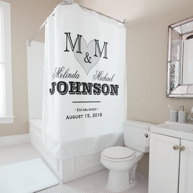 Rideaux De Douche Mariage de monogramme du coeur noir et blanc (En situation)
