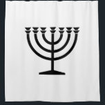 Rideaux De Douche Menorah juive (symbole du judaïsme)<br><div class="desc">Ce dessin illustre une menorah, utilisée par les Juifs pour célébrer les huit jours fériés d'Hanoukka. La menorah est un chandelier à neuf branches qui est allumé pendant Hanoukka. Huit des neuf branches ont des lumières (bougies ou lampes à huile) qui symbolisent les huit nuits du jour férié ; chaque...</div>