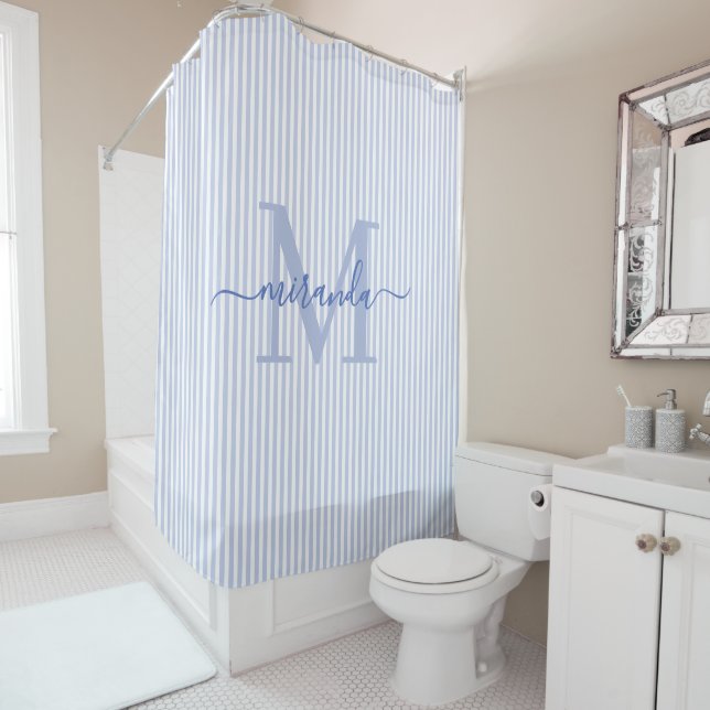 Rideaux De Douche Moderne Monogramme Nom Rayures Bleues & Blanches (En situation)