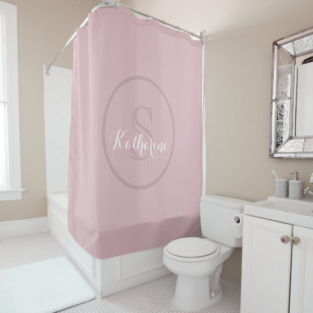 Rideaux De Douche Monogramme de nom personnalisé Rose Poussiéreuse (En situation)